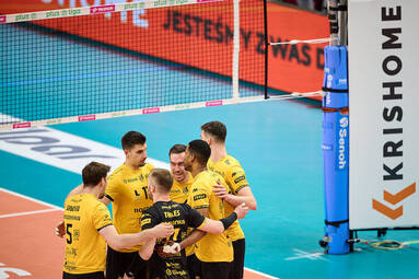 Mistrzowski set z Marką KRISHOME: Zupełnie nowe szaty mistrza! To dopiero piąty klub w zawodowej lidze ze złotymi medalami
