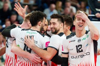 Asseco Resovia znów bezlitosna dla PGE Projektu Warszawa. Szybki hit w Rzeszowie [WIDEO]